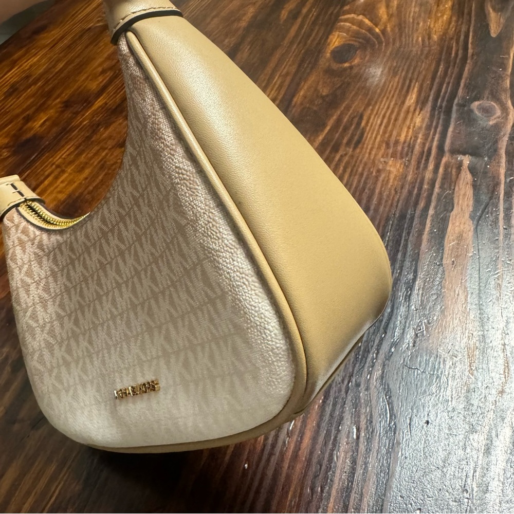 Michael Kors Camel Medium Cora Shoulder Bag - Picture 4 of 10